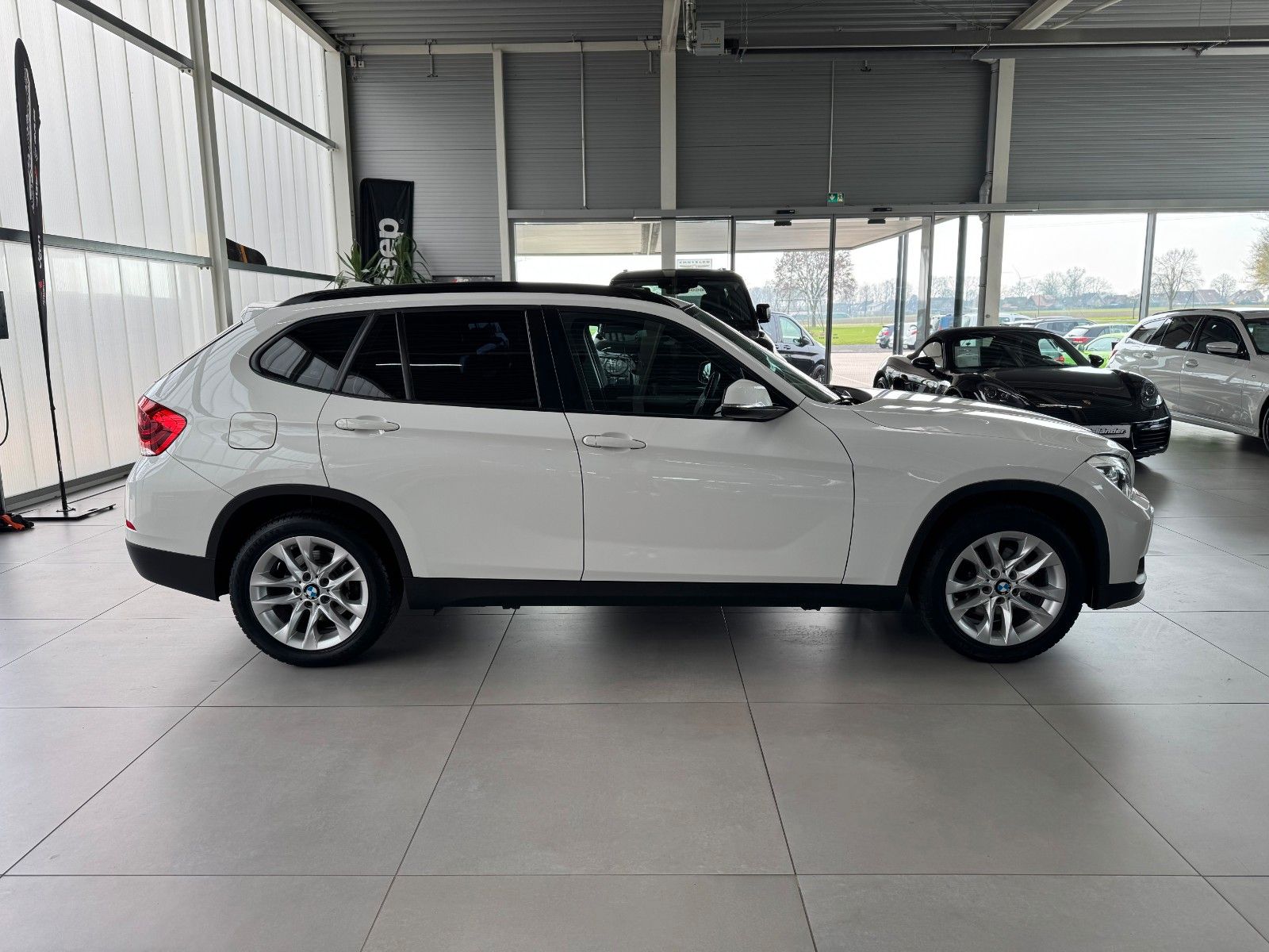 Fahrzeugabbildung BMW X1 18i sDrive GARANTIE/PDC/KLIMA/SZH/TEMPO/XENON