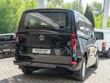 Volkswagen T7 Caravelle Life 2,0 l TDI DSG KR NAVI AHK LED - schwarze Volkswagen T7 Caravelle