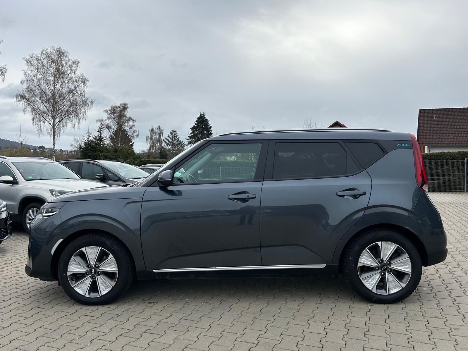 Fahrzeugabbildung Kia e-Soul Spirit°64 kWh°CCS°3 Phasen°SOH 97,2%°1Hnd