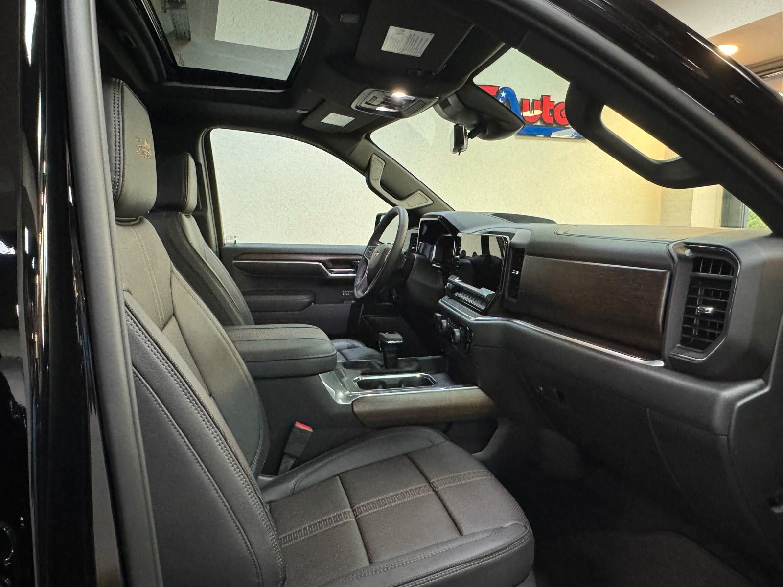 Fahrzeugabbildung Chevrolet 2026 SILVERADO MIDNIGHT DURAMAX DIESEL 4x4 HC