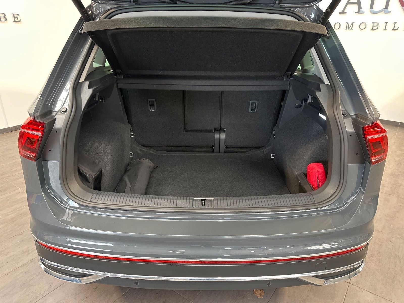 Fahrzeugabbildung Volkswagen Tiguan 2.0 TDI DSG Sport NAV+IQ-LIGHT+KAM+20ZO