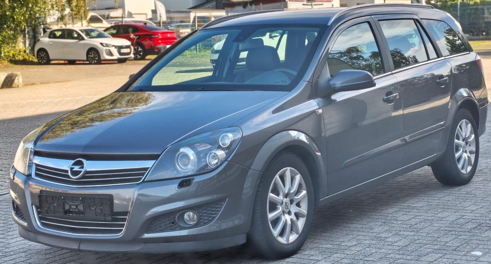 Opel Astra 2009 — вигляд ззаду