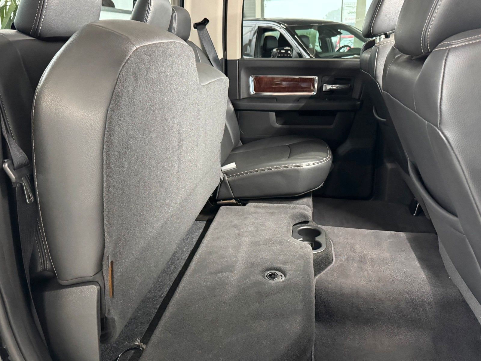 Fahrzeugabbildung Dodge RAM 5,7 Laramie Crew Cab LPG DVD RAM BOX 1.Hand