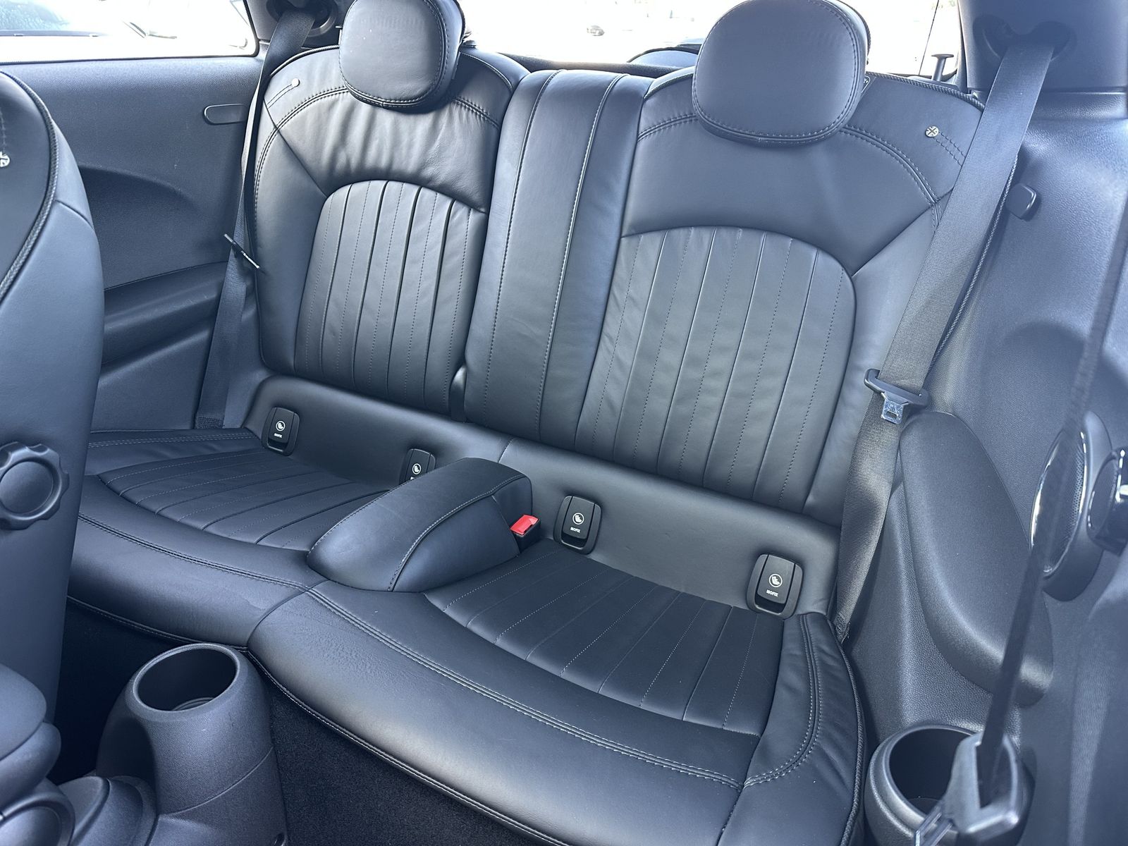 Fahrzeugabbildung MINI John Cooper Works NAV+LED+SHZ+H&K+PANO+PDC+18Zo