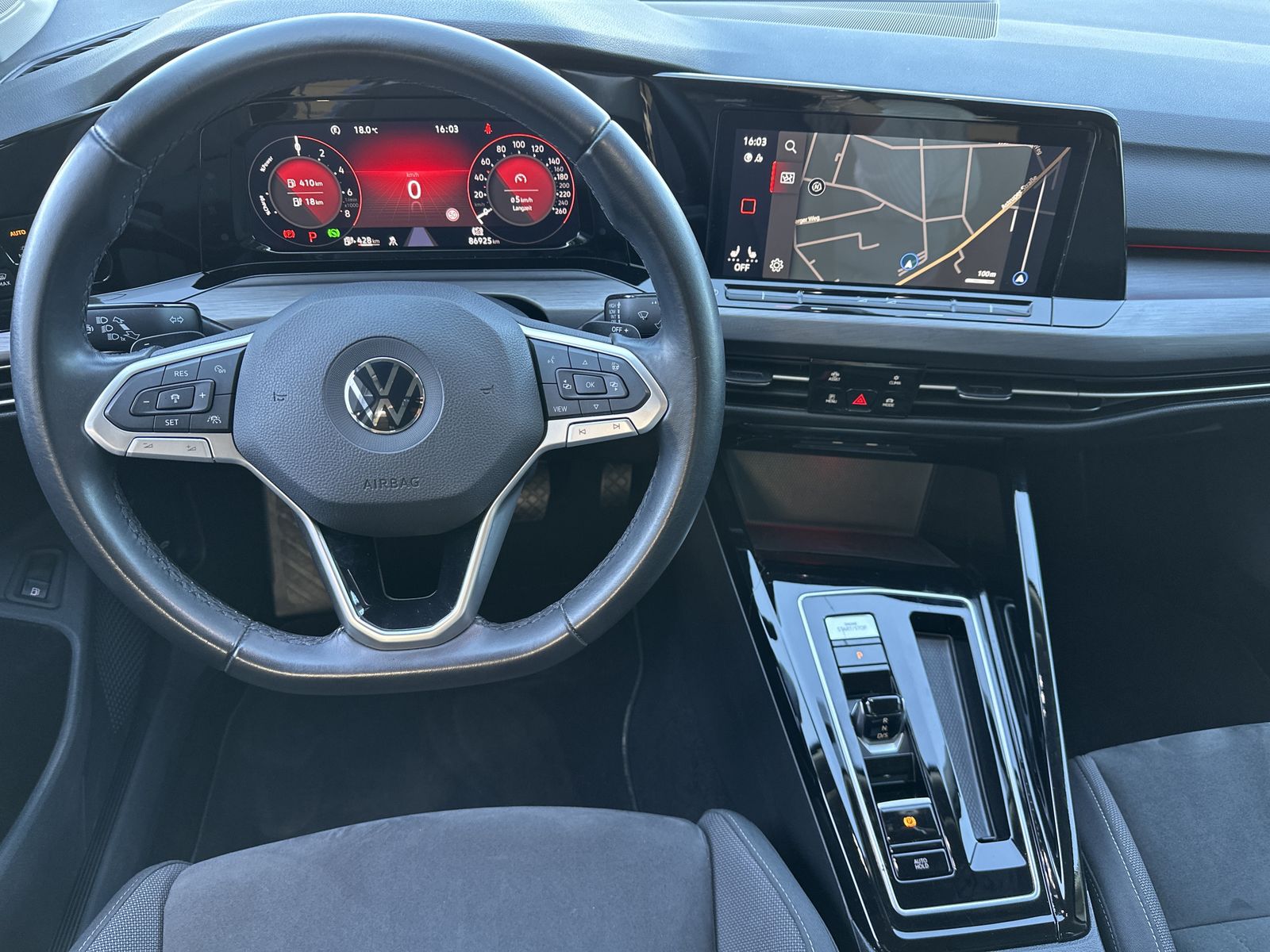 Fahrzeugabbildung Volkswagen Golf 1.4 TSI DSG Style eHybrid NAV+LED+AHK+KAMER