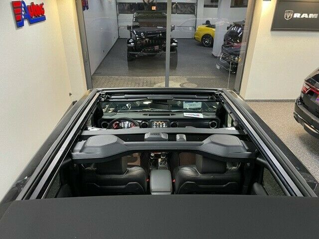 Fahrzeugabbildung Jeep 392 UNLIMITED RUBICON 6.4L-V8 SKY ONE TOP MY 23