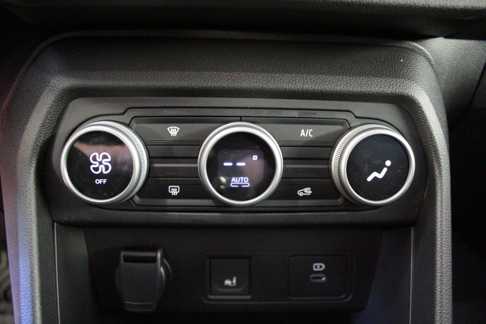 Fahrzeugabbildung Dacia Jogger Hybrid 140 Extreme 5-Sitzer*Winterpaket*