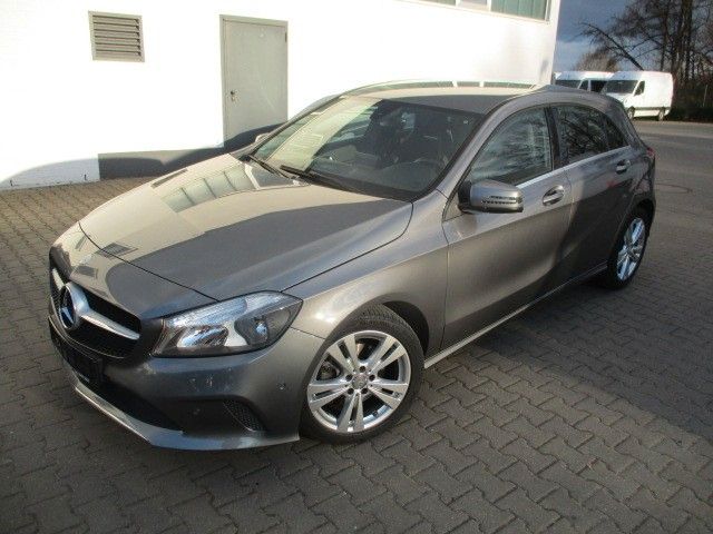 Mercedes-Benz A 180 Urban 6-Gang Navi SHZ PDC 8 fach  2.Hand