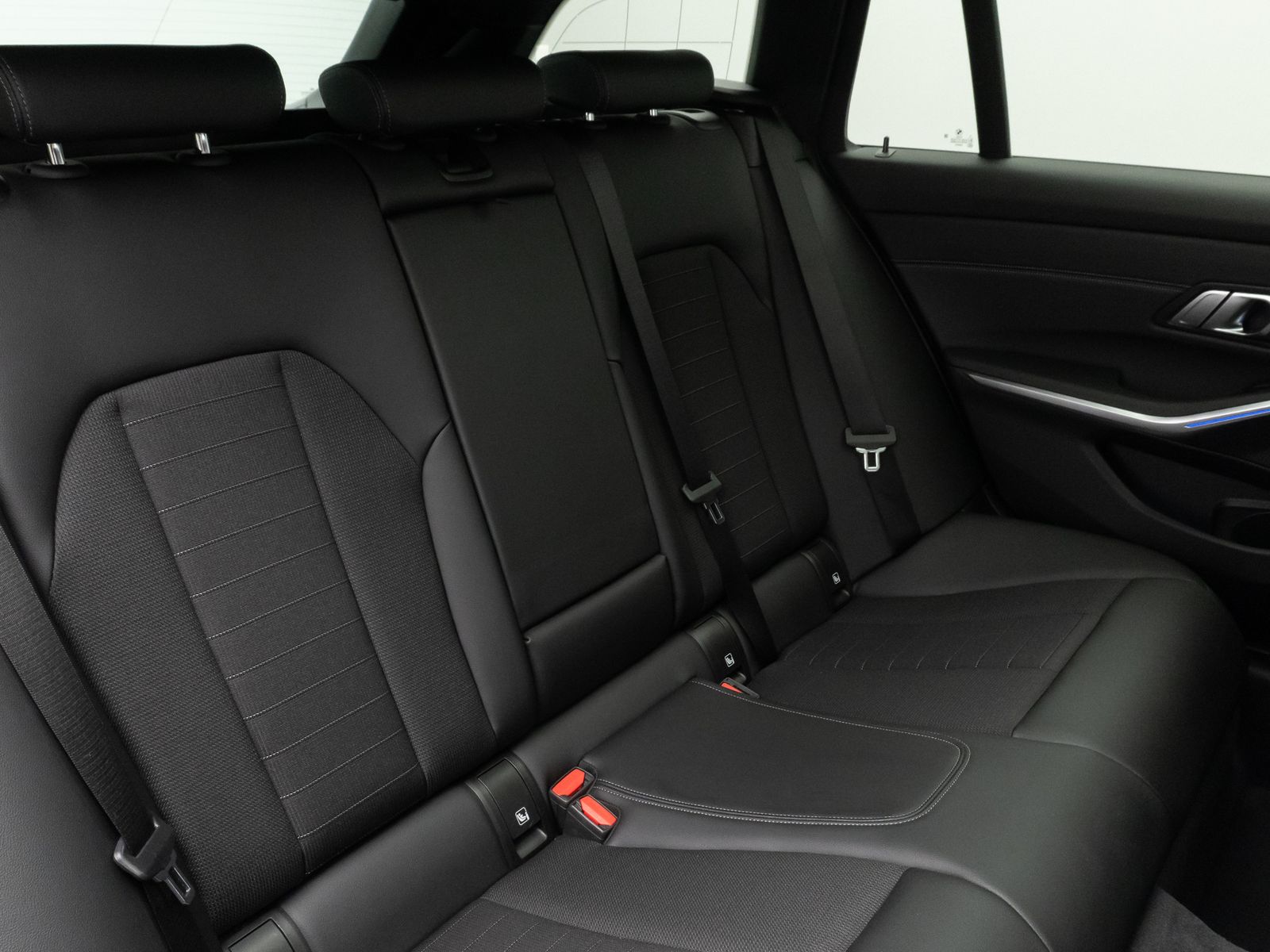 Fahrzeugabbildung BMW 320d Sport Line Panorama Laser HUD DAB HiFi AHK