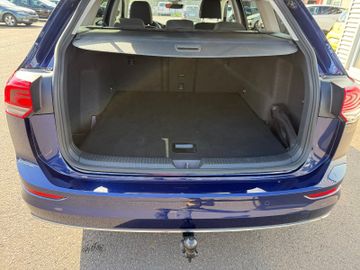 Volkswagen Golf VIII Var. Active+AHK+LED+SHZ+LHzg+Navi+Kame