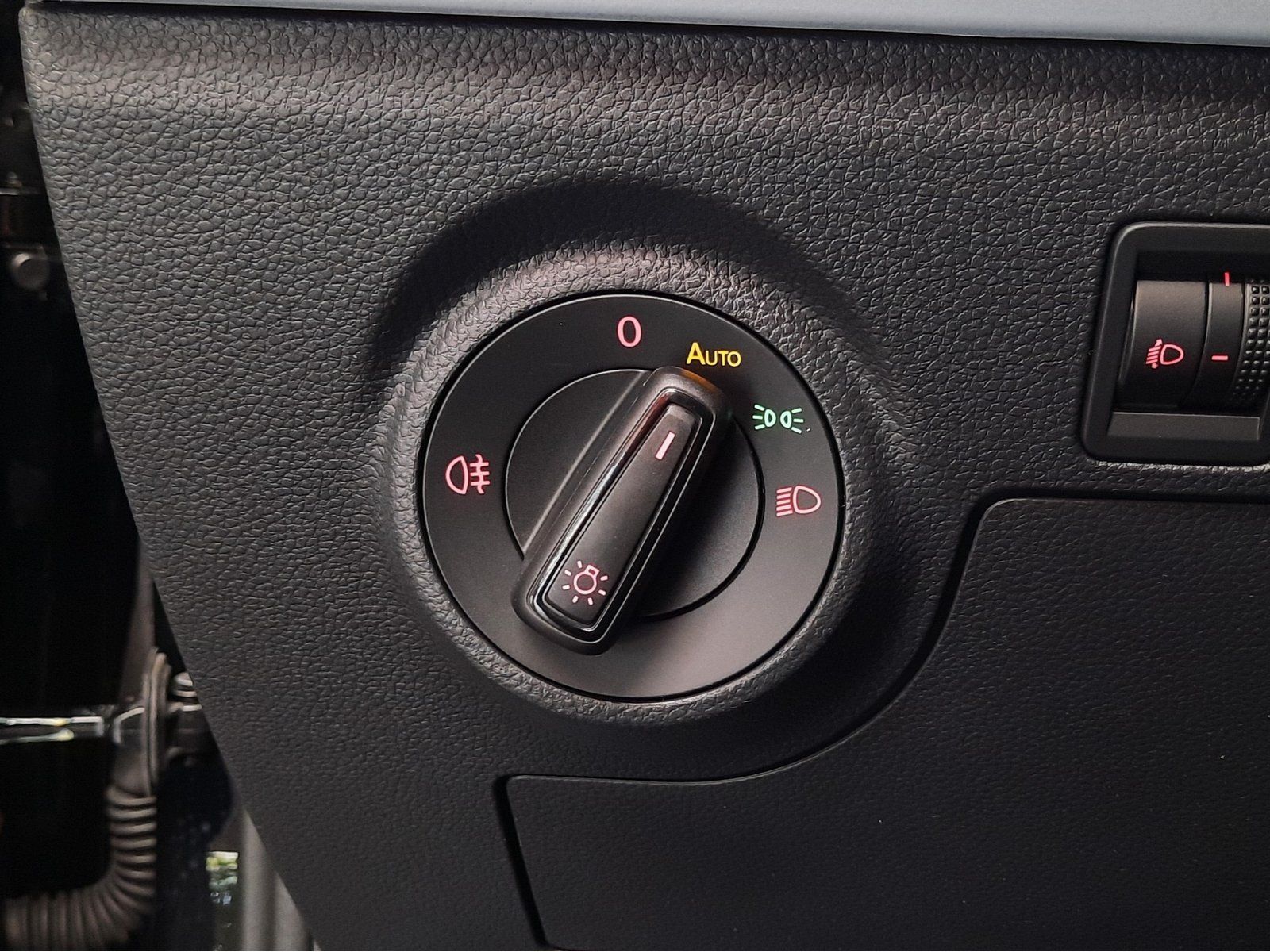 Fahrzeugabbildung SEAT Arona Style TSI *AHK*LED*Sitzhzg*PDC*FullLink*