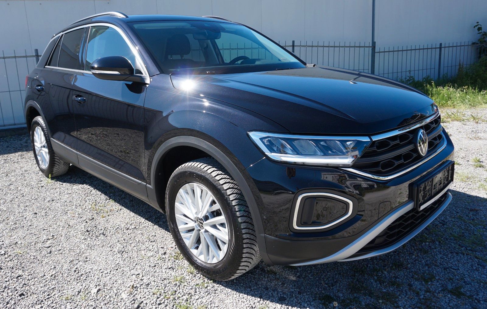 Fahrzeugabbildung Volkswagen T-Roc Life Navi,LED,Park/Lane Assist,SH