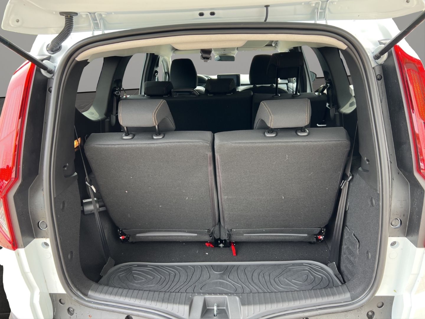 Fahrzeugabbildung Dacia Jogger Extreme 1.0 TCe 110 EU6e Klimaautom Fahre