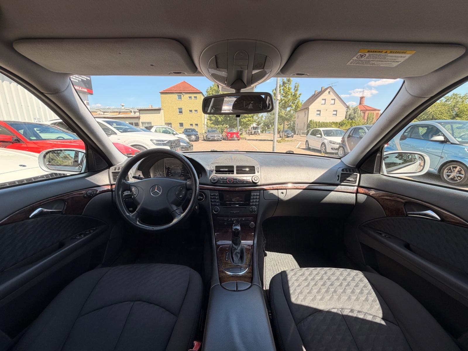 Mercedes-Benz E200 2005 — photo 10