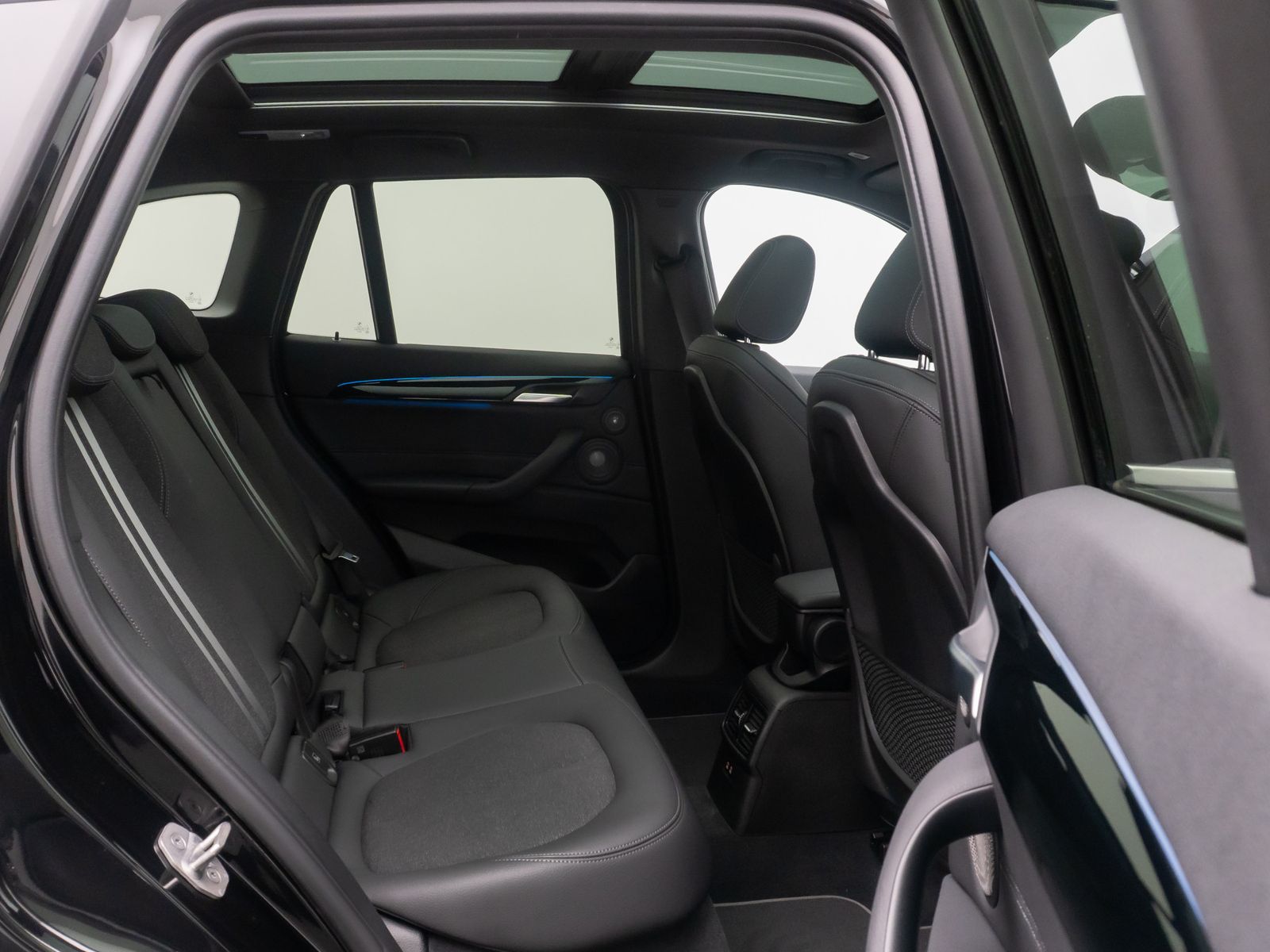 Fahrzeugabbildung BMW X1 xD25e Sport Line Kamera DAB Panorama H/K 18"