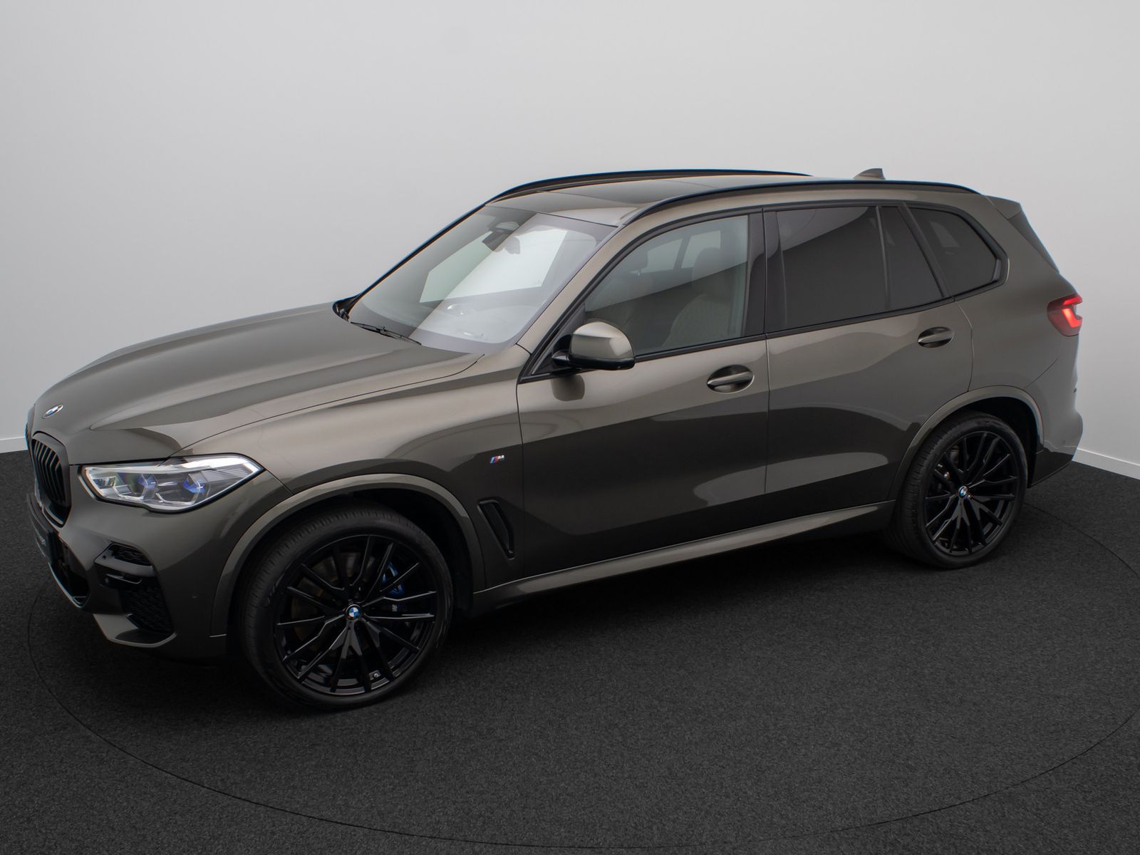 Fahrzeugabbildung BMW X5 xD40d M Sport AHK 360&deg; H/K Panorama Laser 22"
