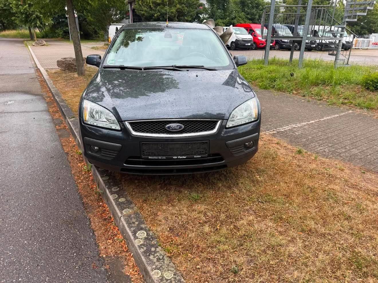 Ford Focus Lim. Ghia*TOP ZUSTAND*KLIMAAUT*1HAND