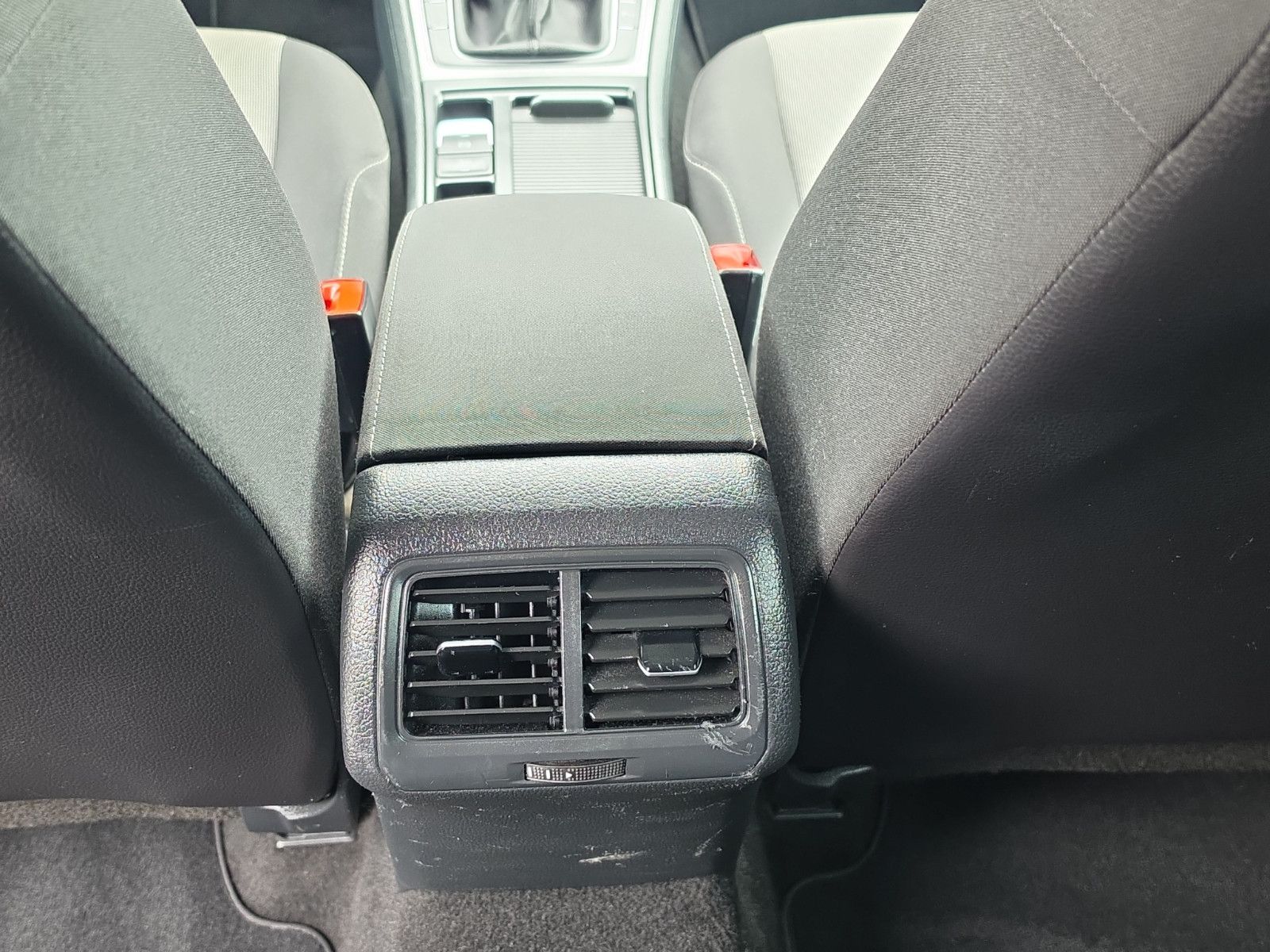 Fahrzeugabbildung Volkswagen Golf VII Variant Trendline BMT NAVI KLIMA SHZ
