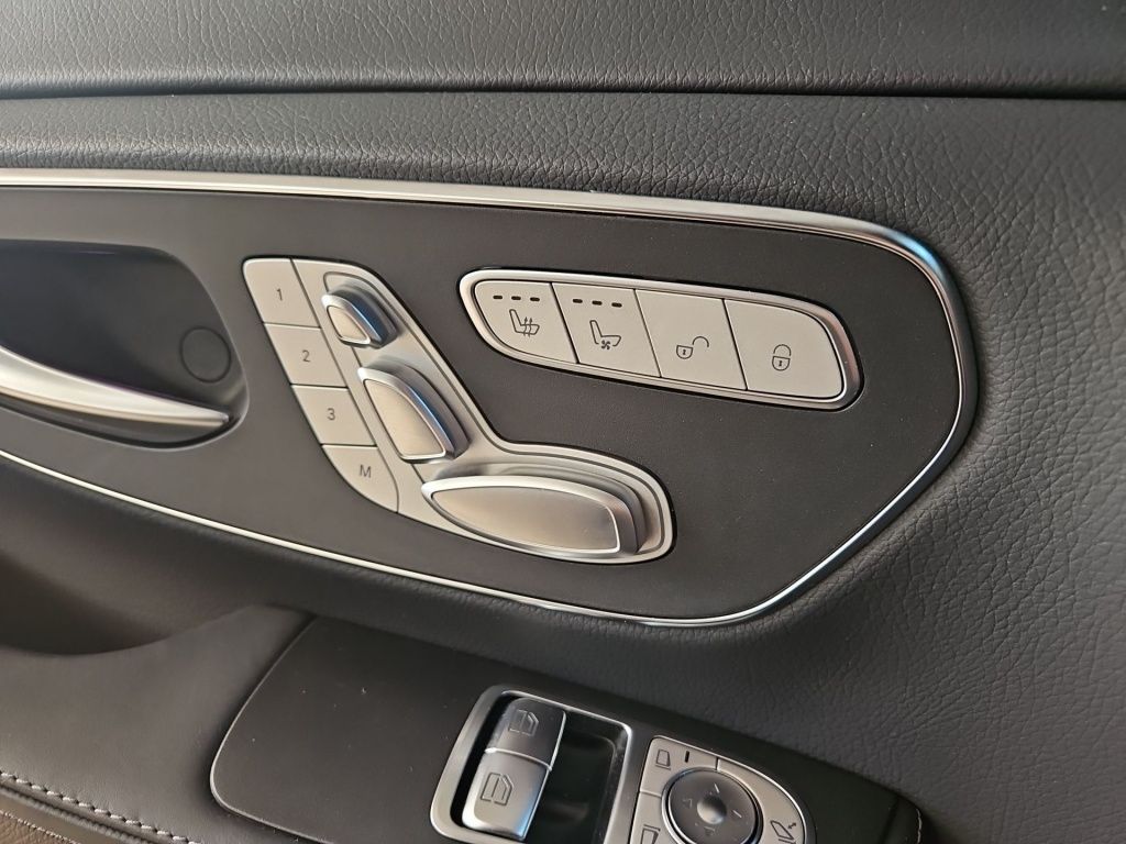 Fahrzeugabbildung Mercedes-Benz V 300 EXCLUSIVE lang 4x4 6x SHZ+Belüftg.PANO AHK