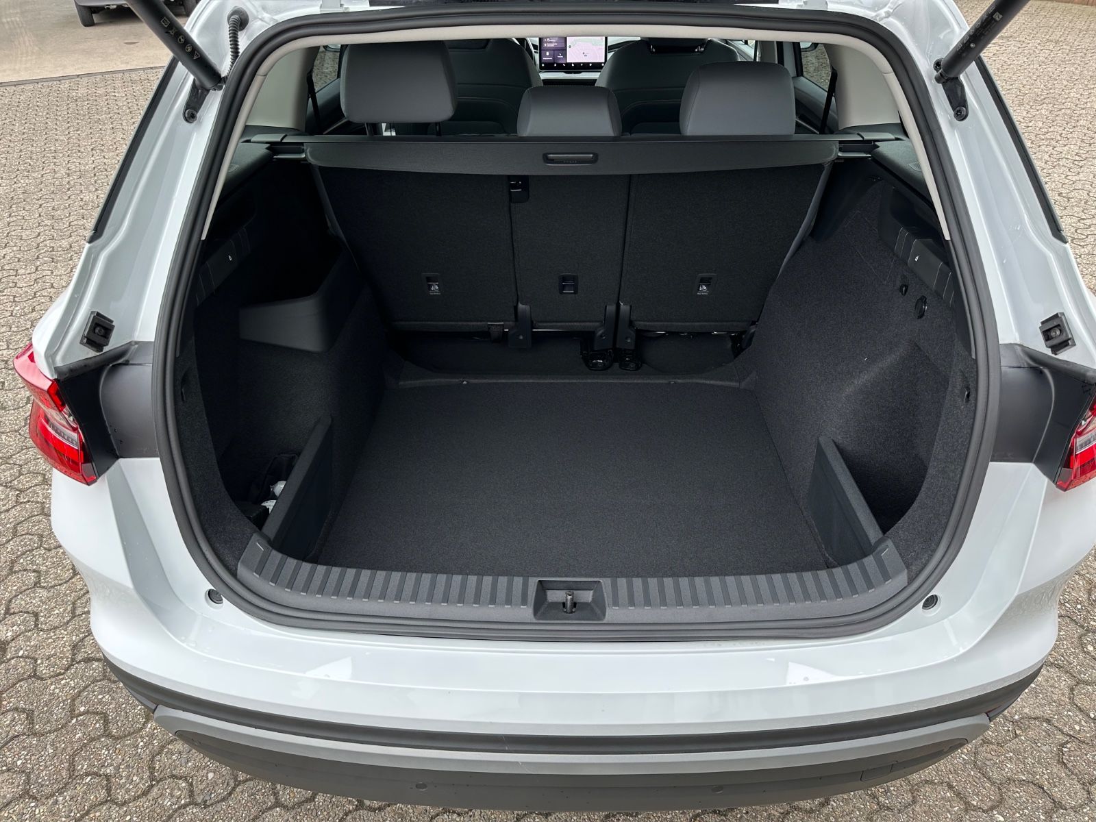 Fahrzeugabbildung SKODA Kodiaq 1.5 TSI Selection DSG Navi/ACC/Matrix/19"