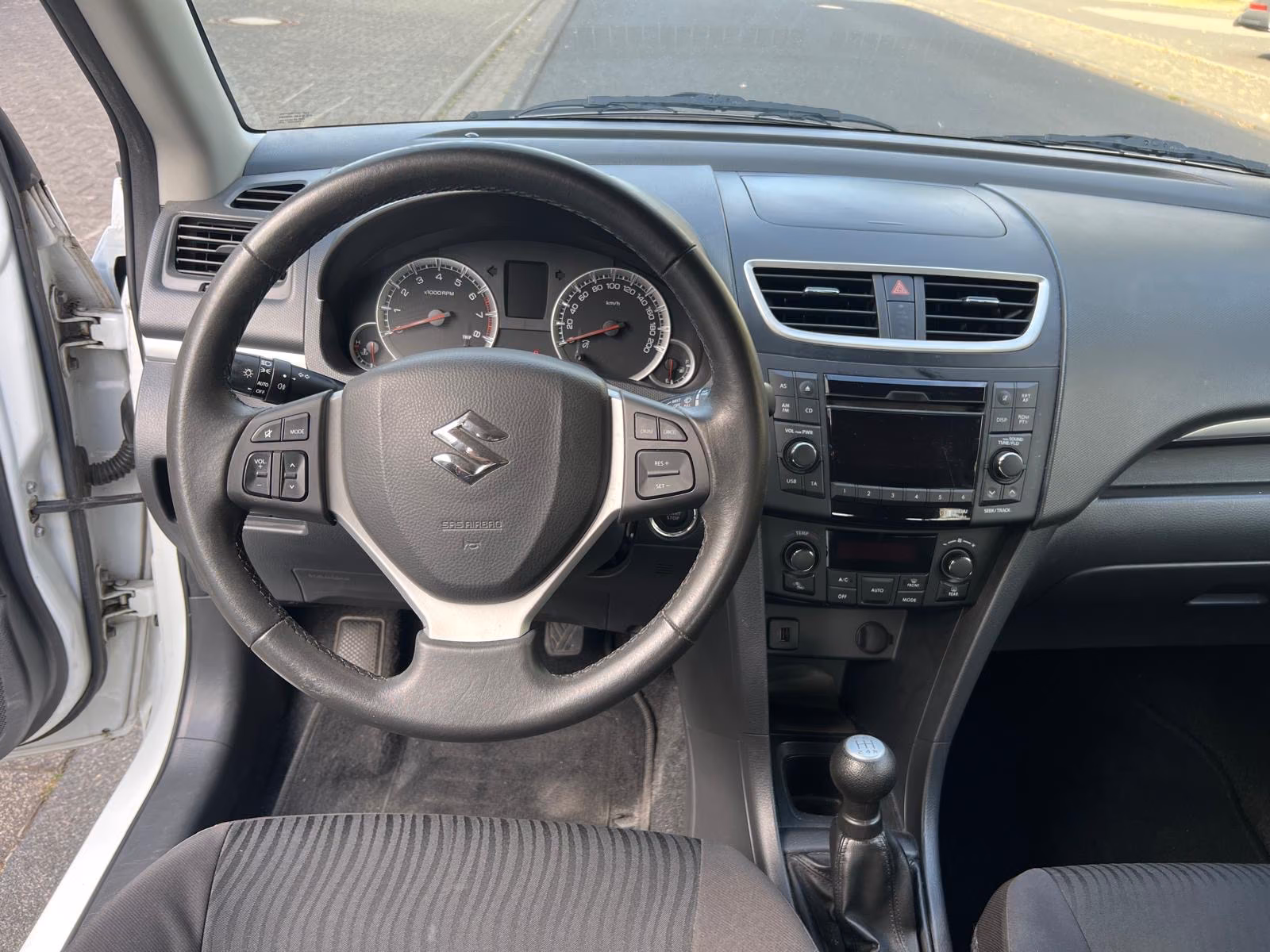 SUZUKI SWIFT CLUB | 94 ch | 4X4 | BVM | VOLANT EN CUIR