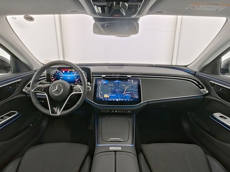 Fahrzeugabbildung Mercedes-Benz E 200 T AVANTGARDE+DISTR+MBUX+AHK+KEYL+LED+TOTW+