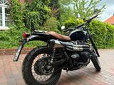 Triumph Street scrambler jet black Modell 2022 - TRIUMPH SCRAMBLER