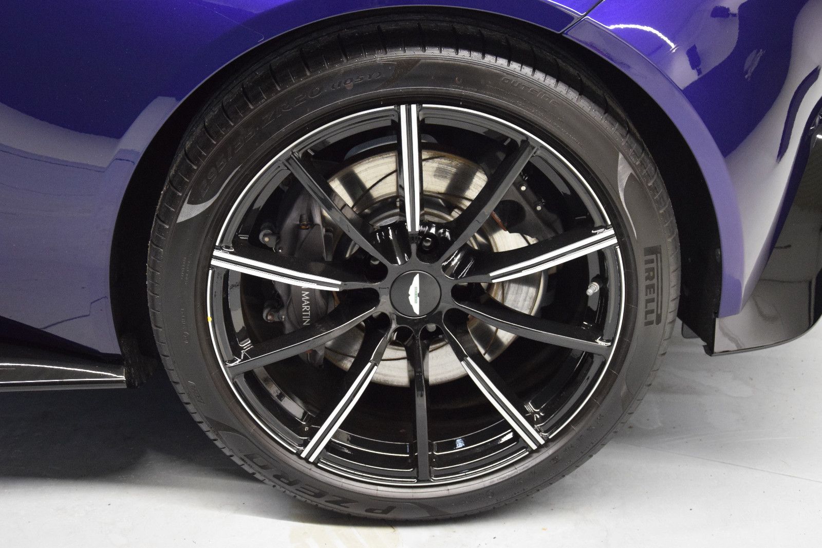 Fahrzeugabbildung Aston Martin V8 Vantage 4.0 V8 02/2027 Garantie