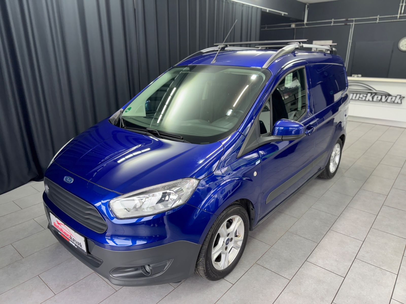 Fahrzeugabbildung Ford Transit Courier Trend|KLIMA|8-FACH|AHK|1.HAND