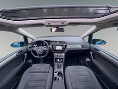 Fahrzeugabbildung Volkswagen Touran Comf. DSG Navi Sitzh Pano AHK Kamera