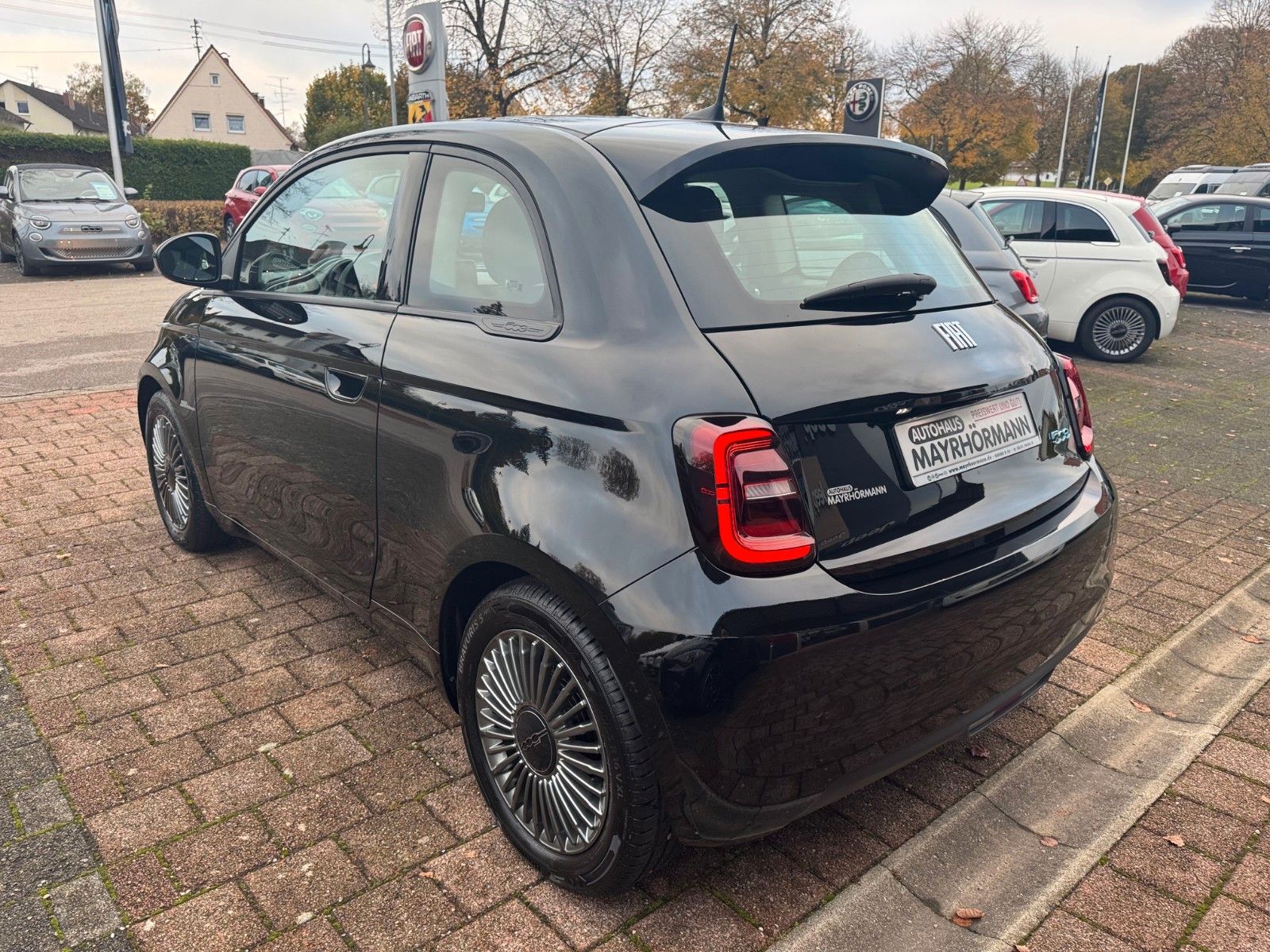 Fahrzeugabbildung Fiat Neuer 500 e  Action  SITZHEIZUNG PDC KLIMA RADIO