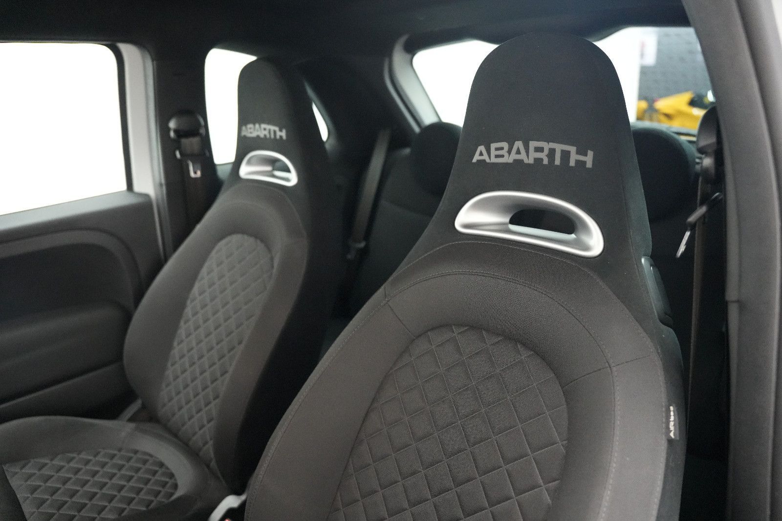 Fahrzeugabbildung Abarth 595 *BeatsAudio*SportsitzeAbarth*PDC*
