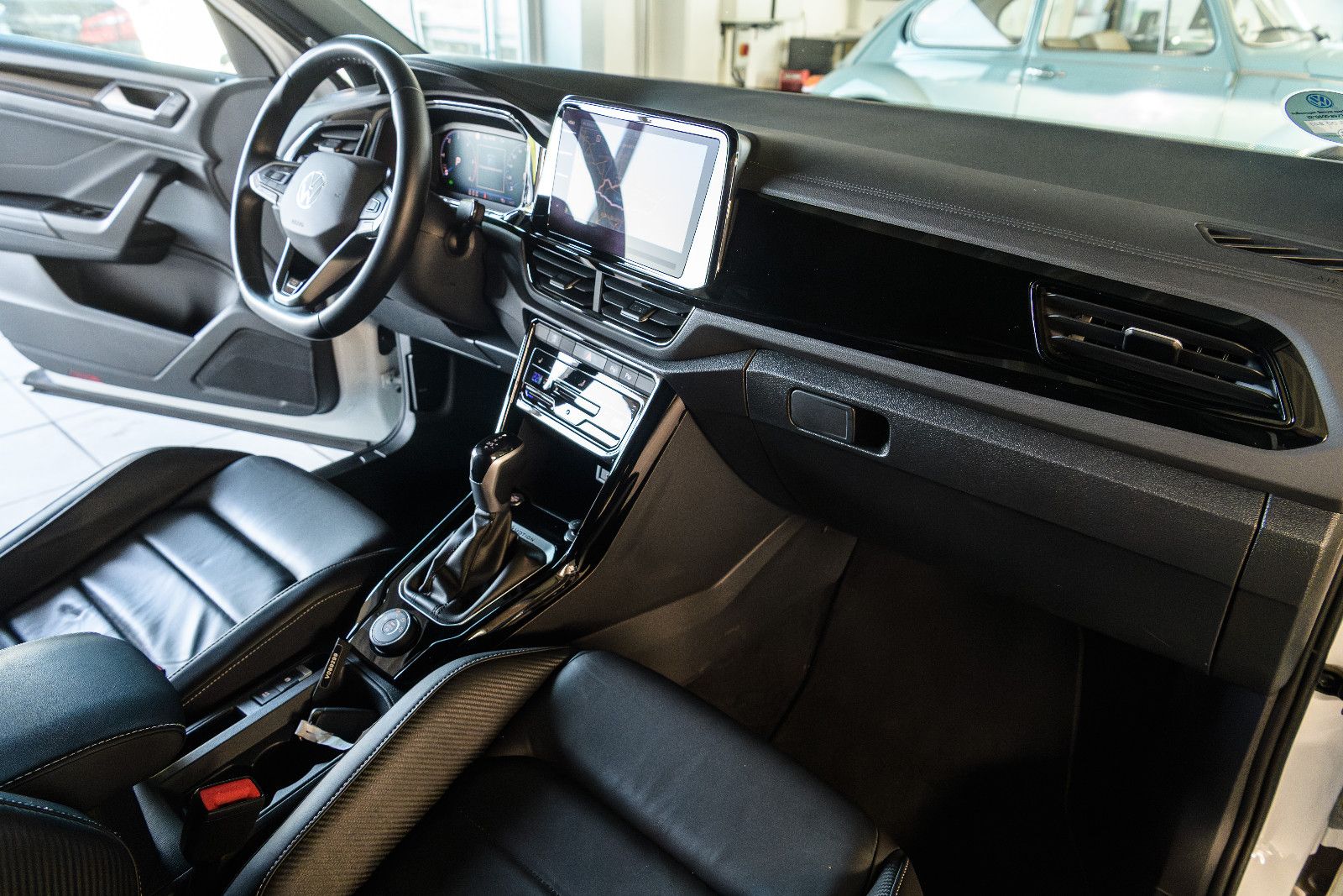 Fahrzeugabbildung Volkswagen T-Roc R-Line ALLRAD+LEDER*AHK*LED*NAVI*RFK*IQ