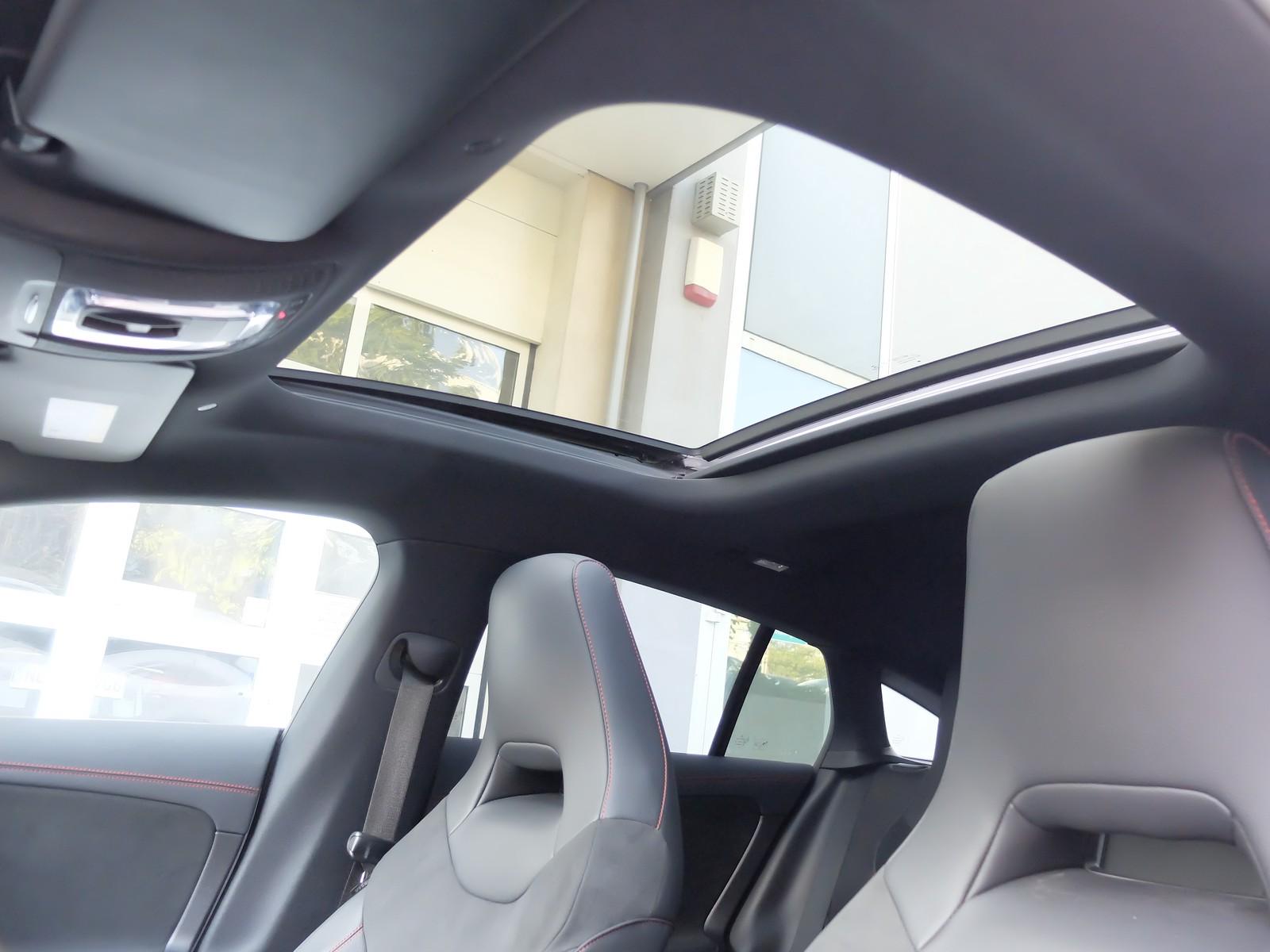 Mercedes-Benz CLA 180 AMG Line Automatik Panorama AHK