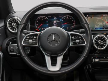 Mercedes-Benz A 180 Panodach Navi Digitales Cockpit Soundsyste