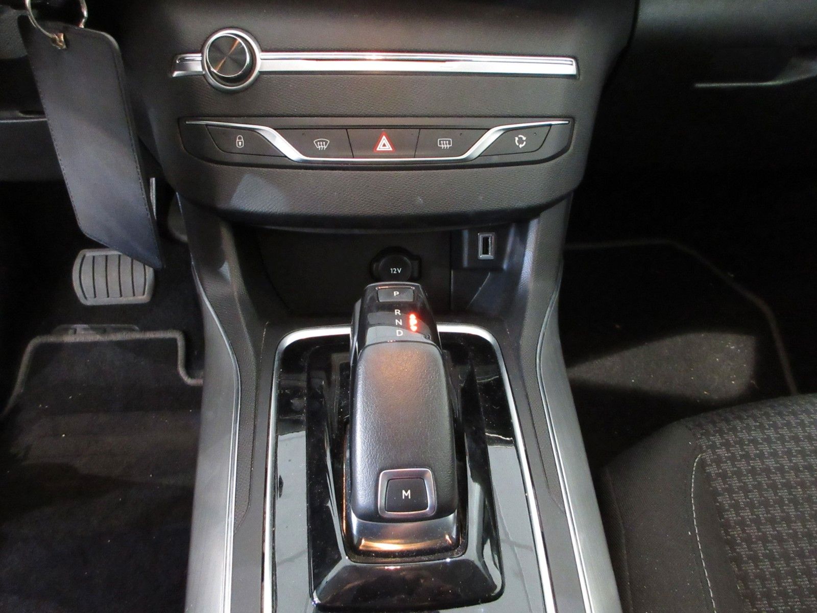 Fahrzeugabbildung Peugeot 308 Active Pack 1.2T LED/NAVI/PDC/TEMPOMAT
