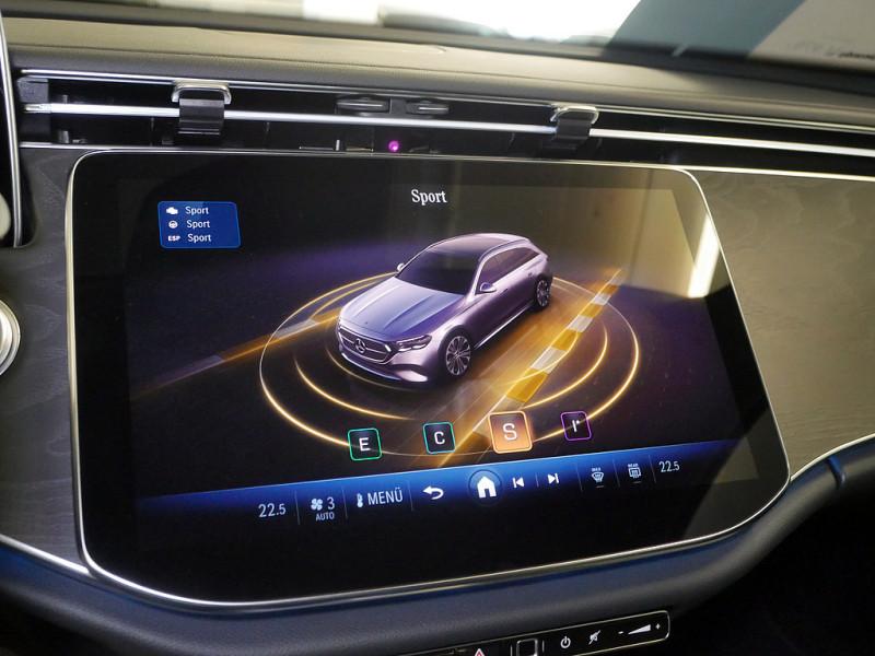 Mercedes-Benz E 220 d T // AVANTGARDE AHK DISTR KAMERA SPUR
