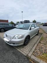 Toyota Avensis - Toyota Avensis aus 2005 mit Diesel-Antrieb