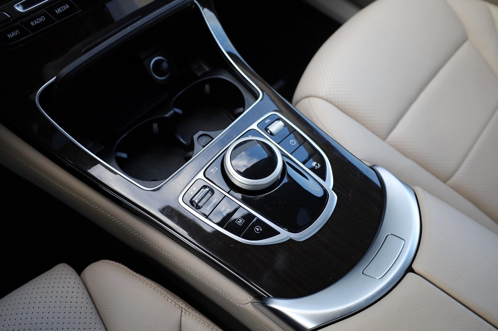 Mercedes-Benz GLC 300 4MATIC/PANO/SHZ/LHZ/TOTW/KAMERA/PDC/R19