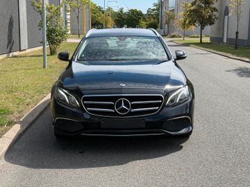 Mercedes E 220 - 1