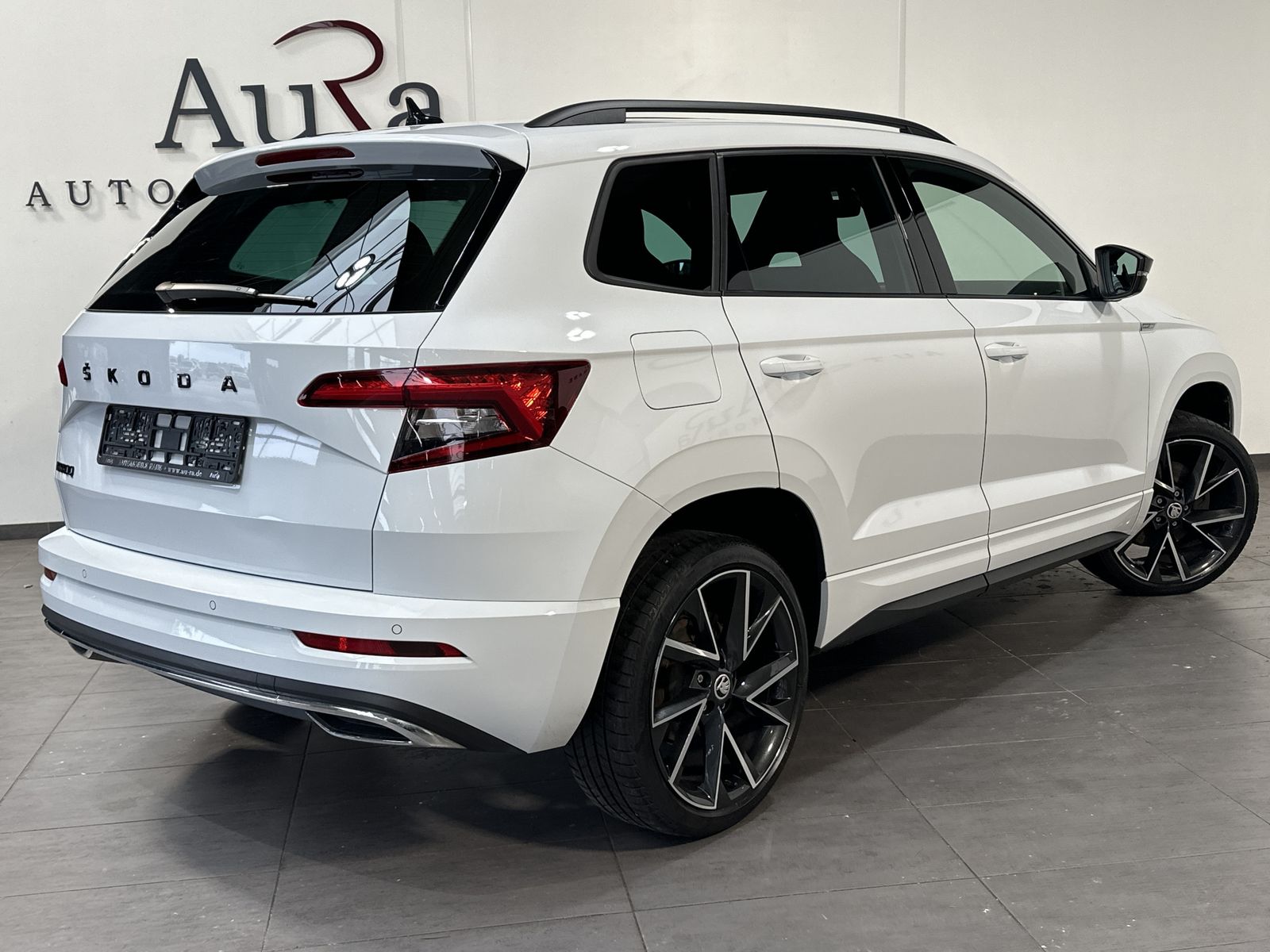 Fahrzeugabbildung SKODA Karoq 1.5 TSI DSG Sportline NAV+MATRIX+AHK+PANO