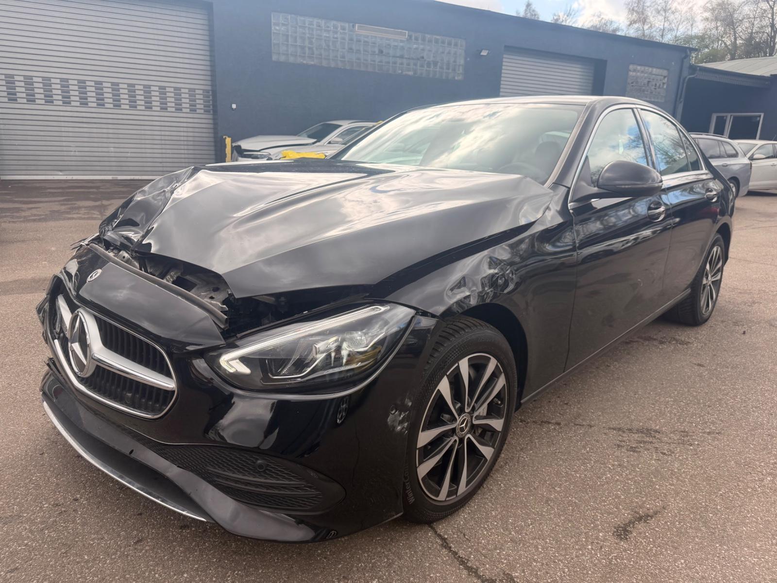 Mercedes-Benz C 300 e 9G-TRONIC AVANTGARDE R-KAMERA