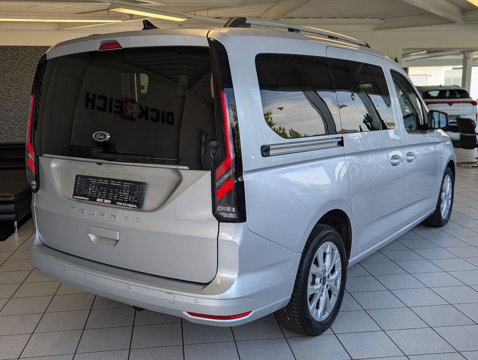 FORD Tourneo Connect L2 Titanium 7-Sitze LED Cam AHK - Image 7