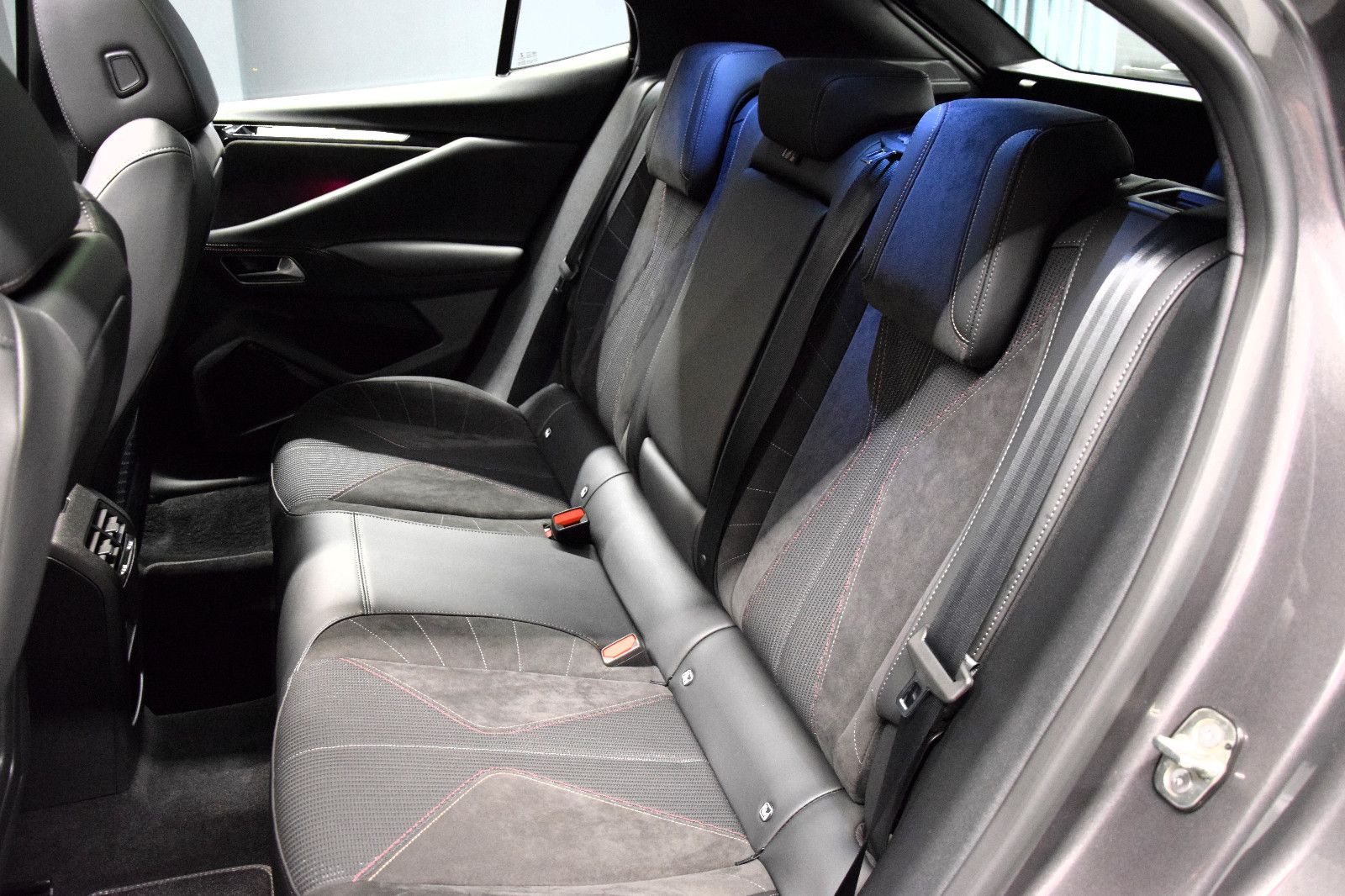 Fahrzeugabbildung DS Automobiles DS4 Performance Line Kamera Sitzheizung