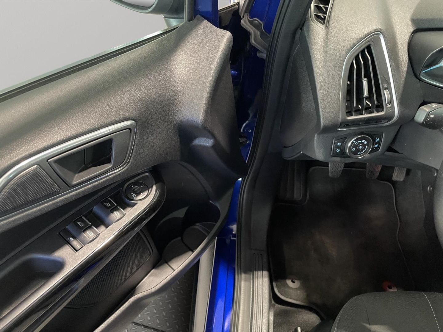 Fahrzeugabbildung Ford B-Max Titanium Bluetooth Sony CD Klima Allwetter