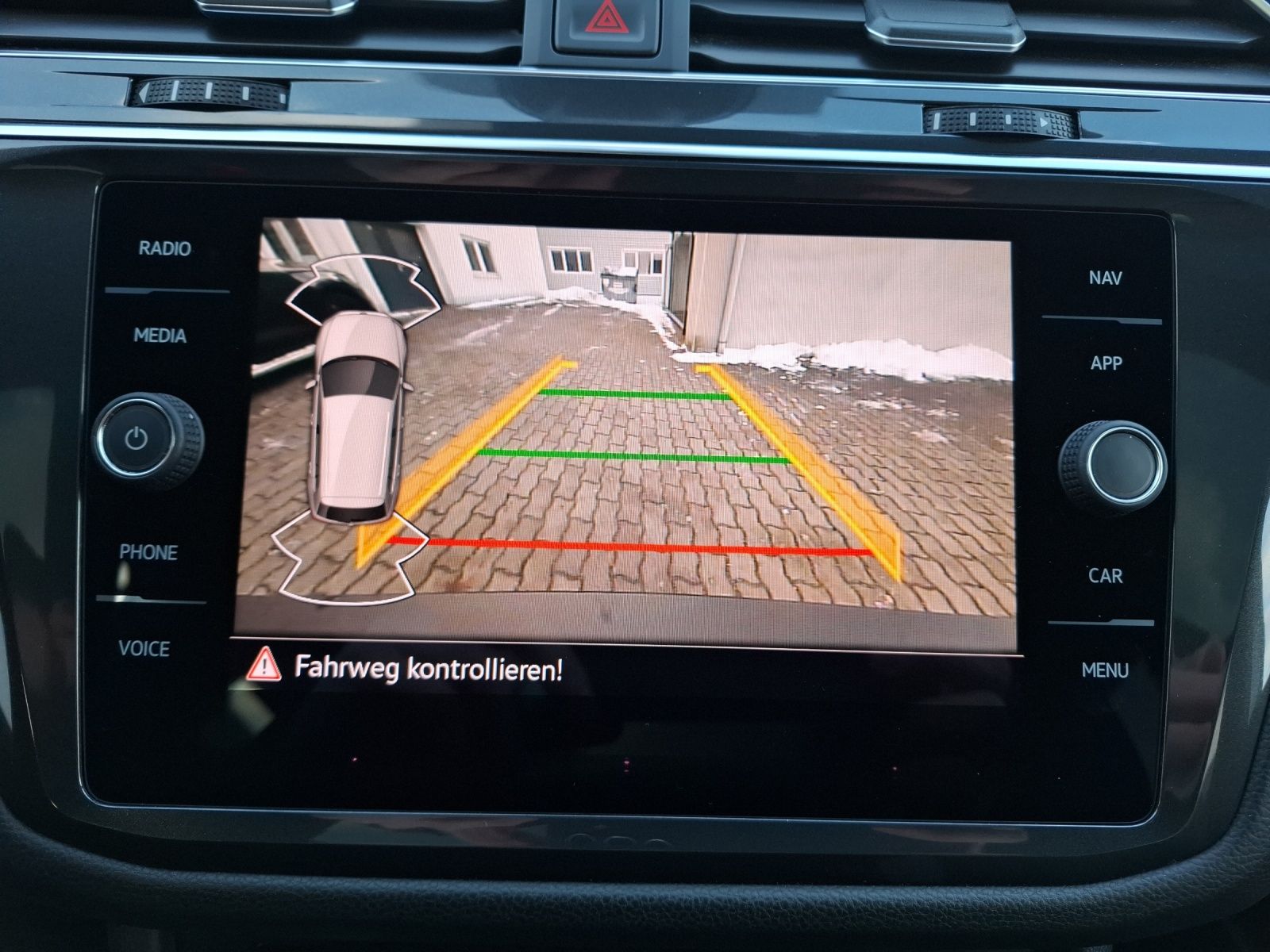 Fahrzeugabbildung Volkswagen Tiguan Allspace TSI R-Line DSG 4M Matrix Navi AI
