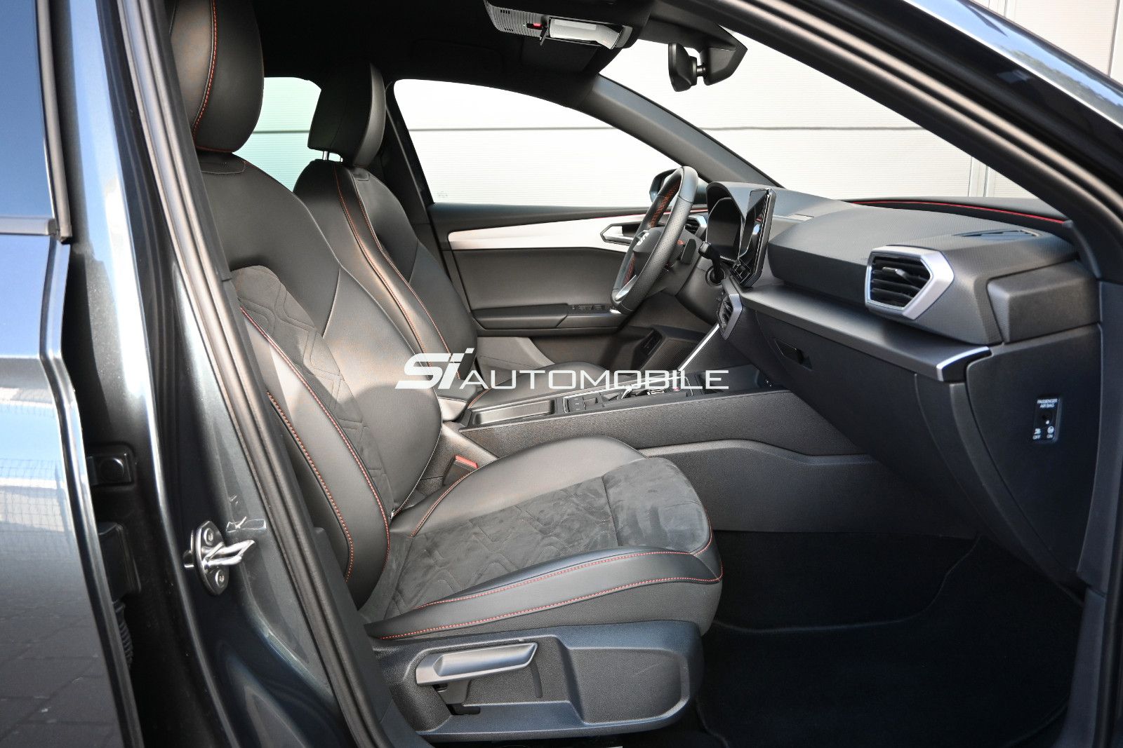 Fahrzeugabbildung SEAT Leon 2.0 TDI FR DSG Sportstourer °AHK°STANDHEIZ°