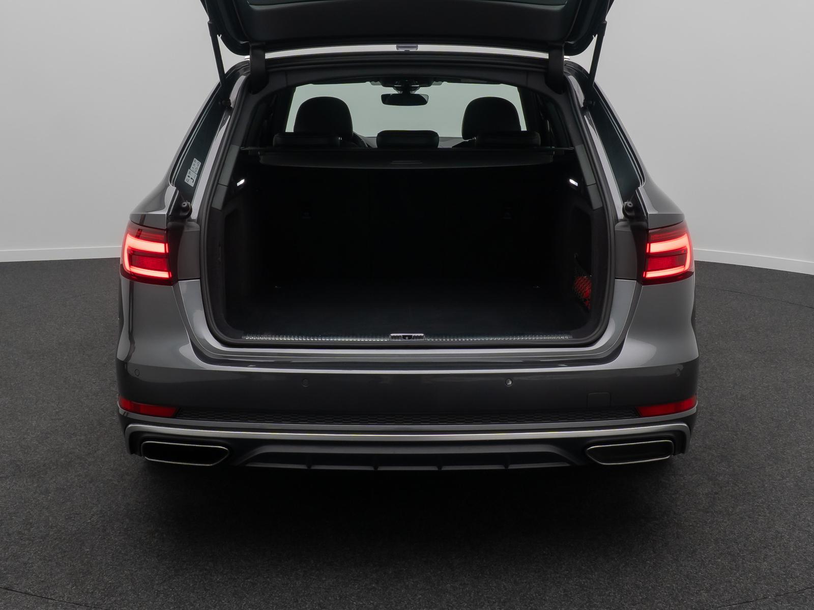Audi A4 quattro SLine Kamera DAB Massage Panorama 18"