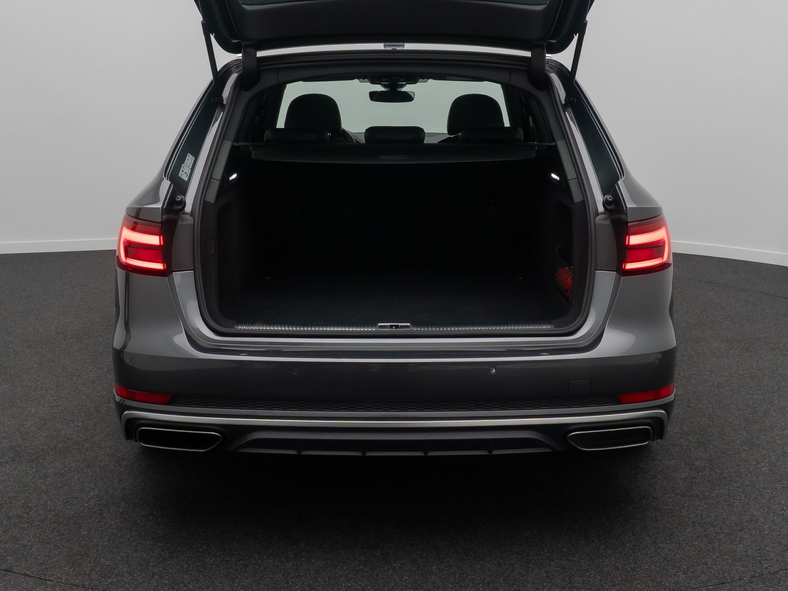 Fahrzeugabbildung Audi A4 quattro SLine Kamera DAB Massage Panorama 18"