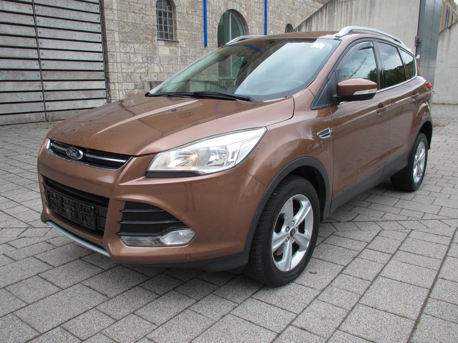 Ford Kuga Titanium Klima Alu AHK PDC Sitzheizung BT